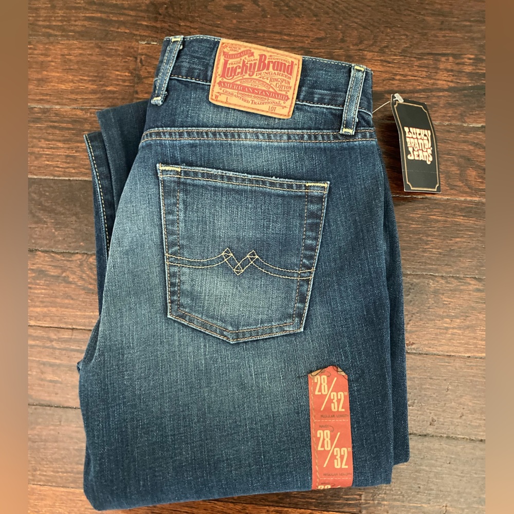 Vintage Lucky Brand Classic fit Low rise Straight jeans tags still on them !